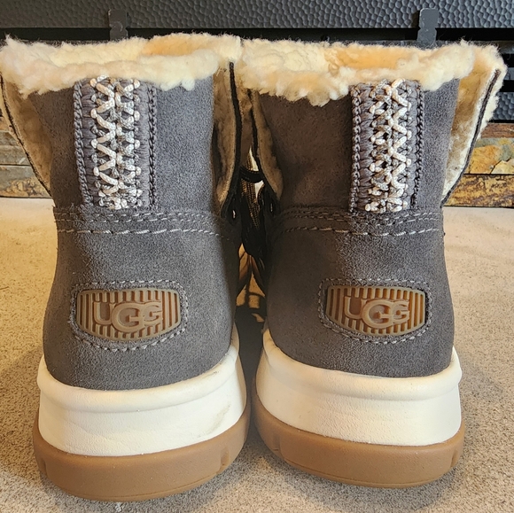 UGG Lakesider Heritage Lace Boots - NWOT - Picture 4 of 8